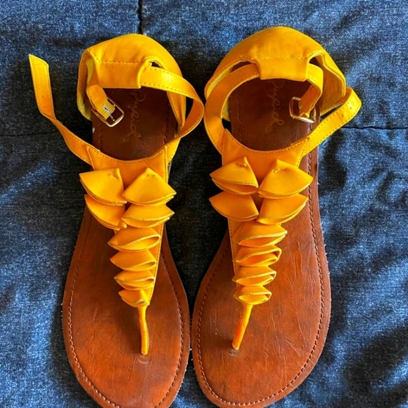 Summer ruffle strappy sandal - Picture 4 of 4